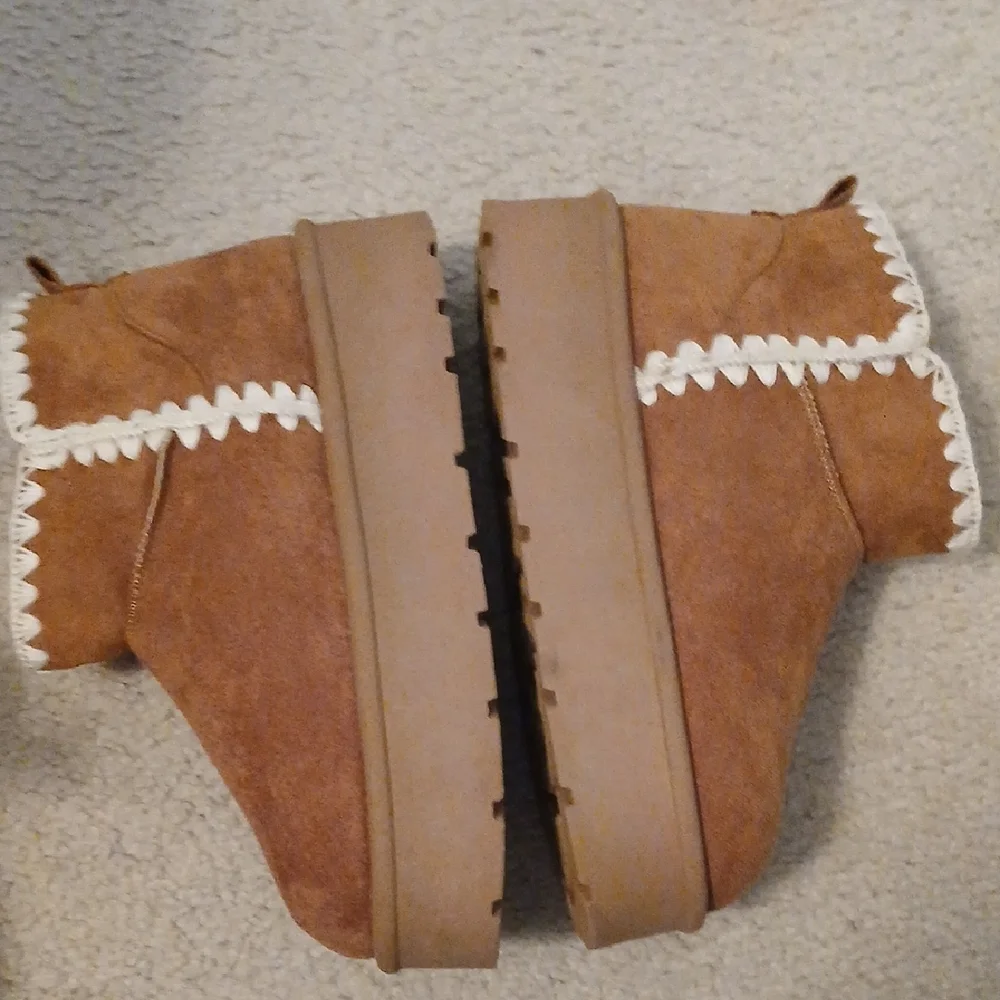 BAMBOO Brown Suede Platform Cream Stitching Booties Women's 8